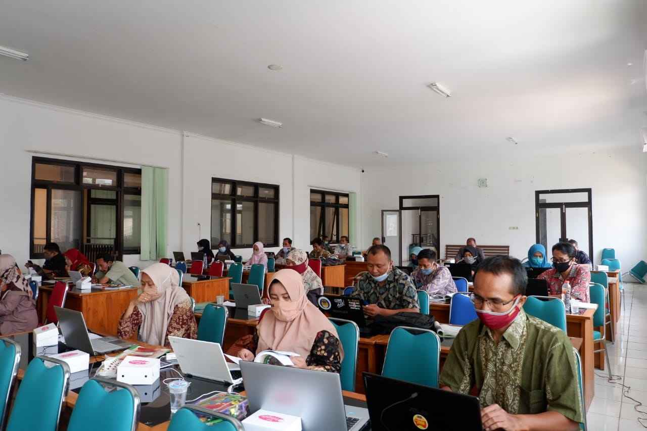 Bimtek E-Raport Diikuti Ratusan Guru dan Operator Dapodik