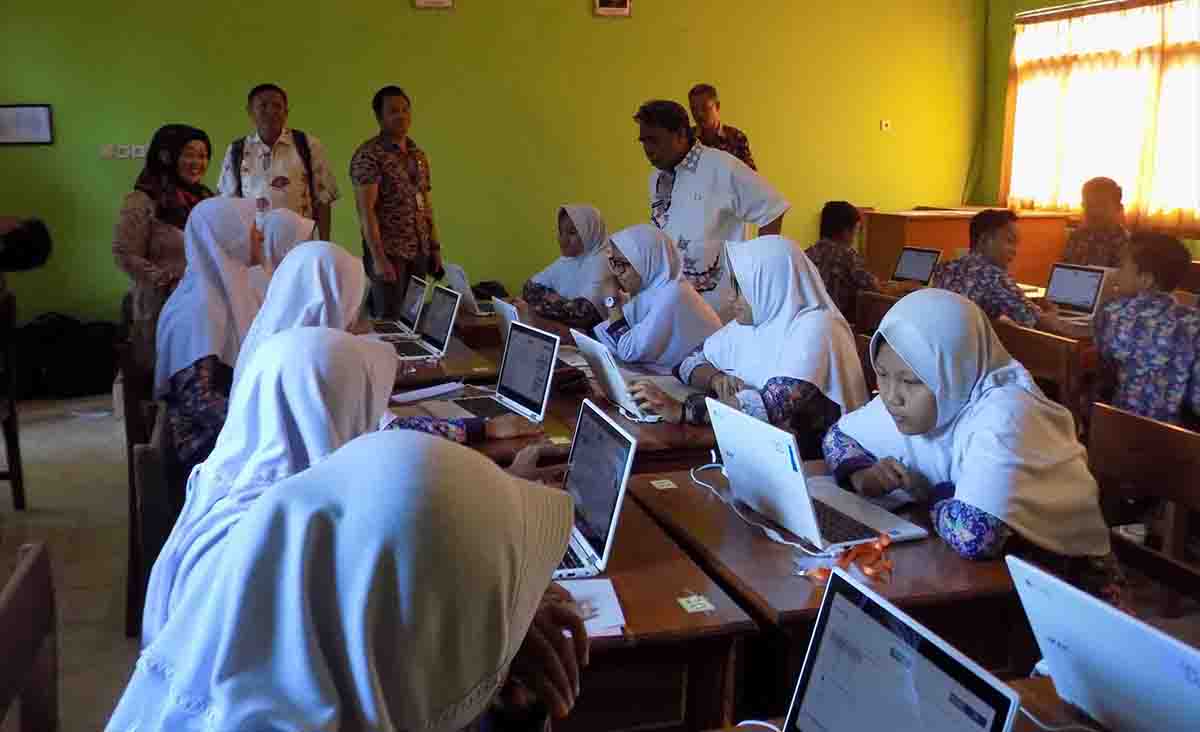 Kadispendikbud Situbondo Pantau Langsung Latihan UNBK