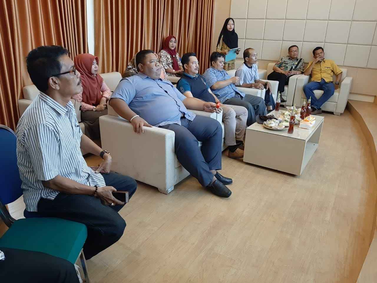 Masih Ada Guru Lambat Datang dan Pulang lebih Awal