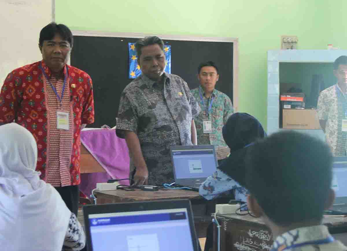 Kepala Dinas Tinjau UNBK Hingga Sekolah Terpencil