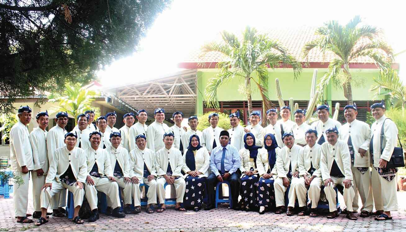 Bupati Apresiasi Dispendikbud Awali Penggunaan Pakaian Khas