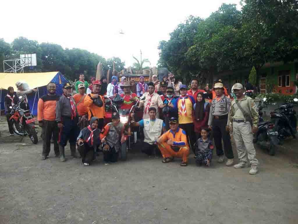Distribusikan Bantuan ke Korban Banjir Sumberanyar