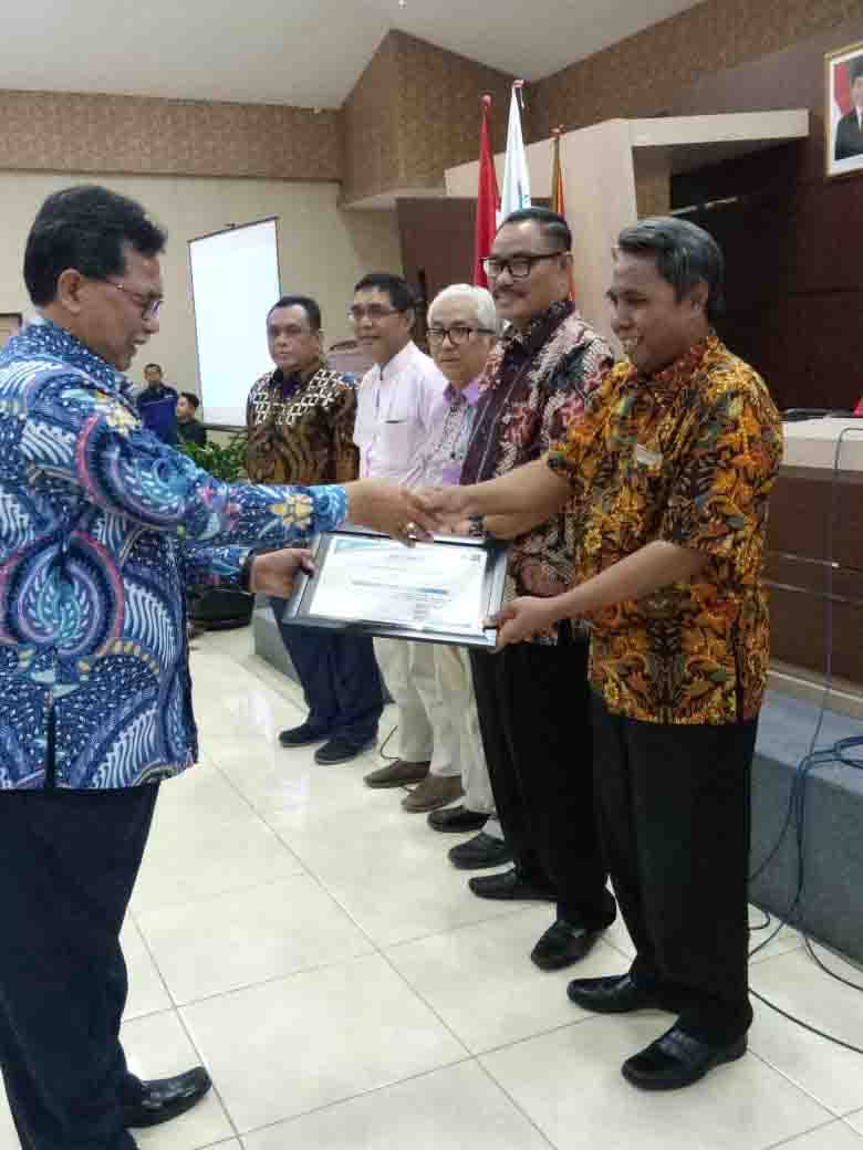Menjadi Narasumber Seminar Nasional di Unesa