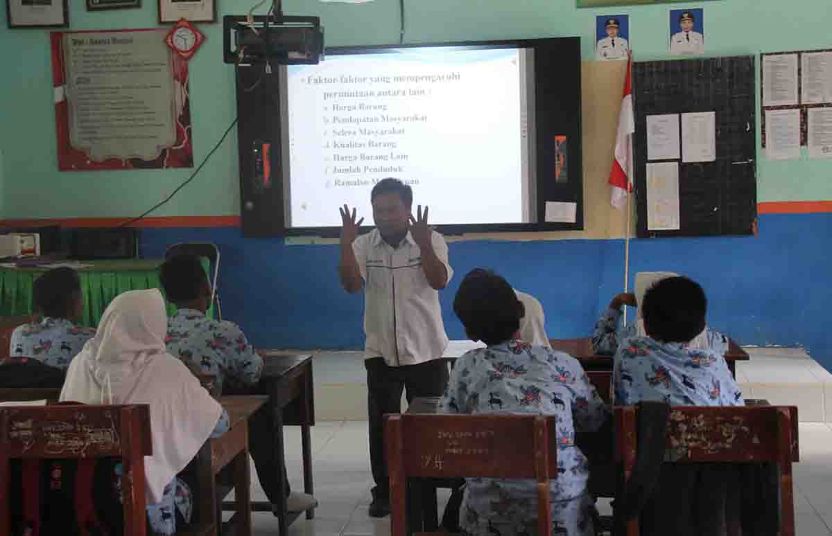 Sistem Pembelajaran Hingga Kontrol Kehadiran Berbasis IT