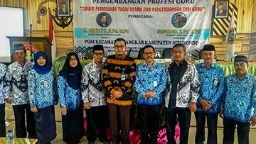 KEPALA DINAS PENDIDIKAN MEMBUKA WORKSHOP