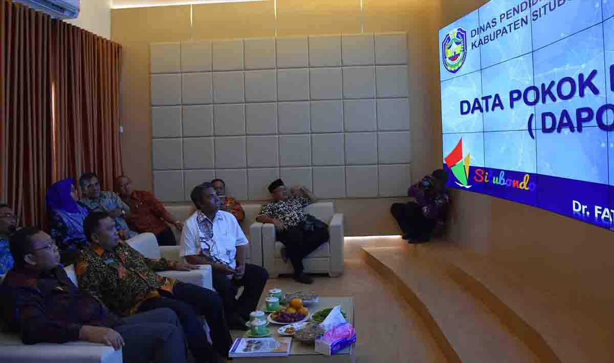 Awasi Seluruh Kegiatan Belajar se-Situbondo Dari Dalam Ruangan