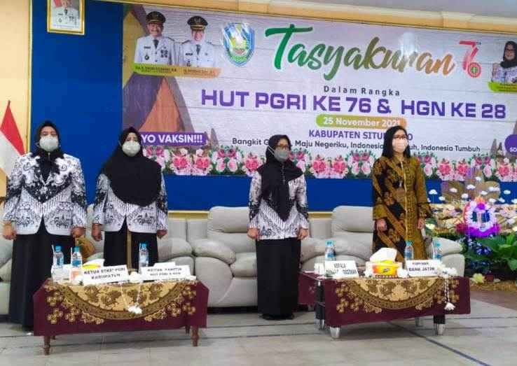 Hadiri Peringatan Hari Guru Nasional