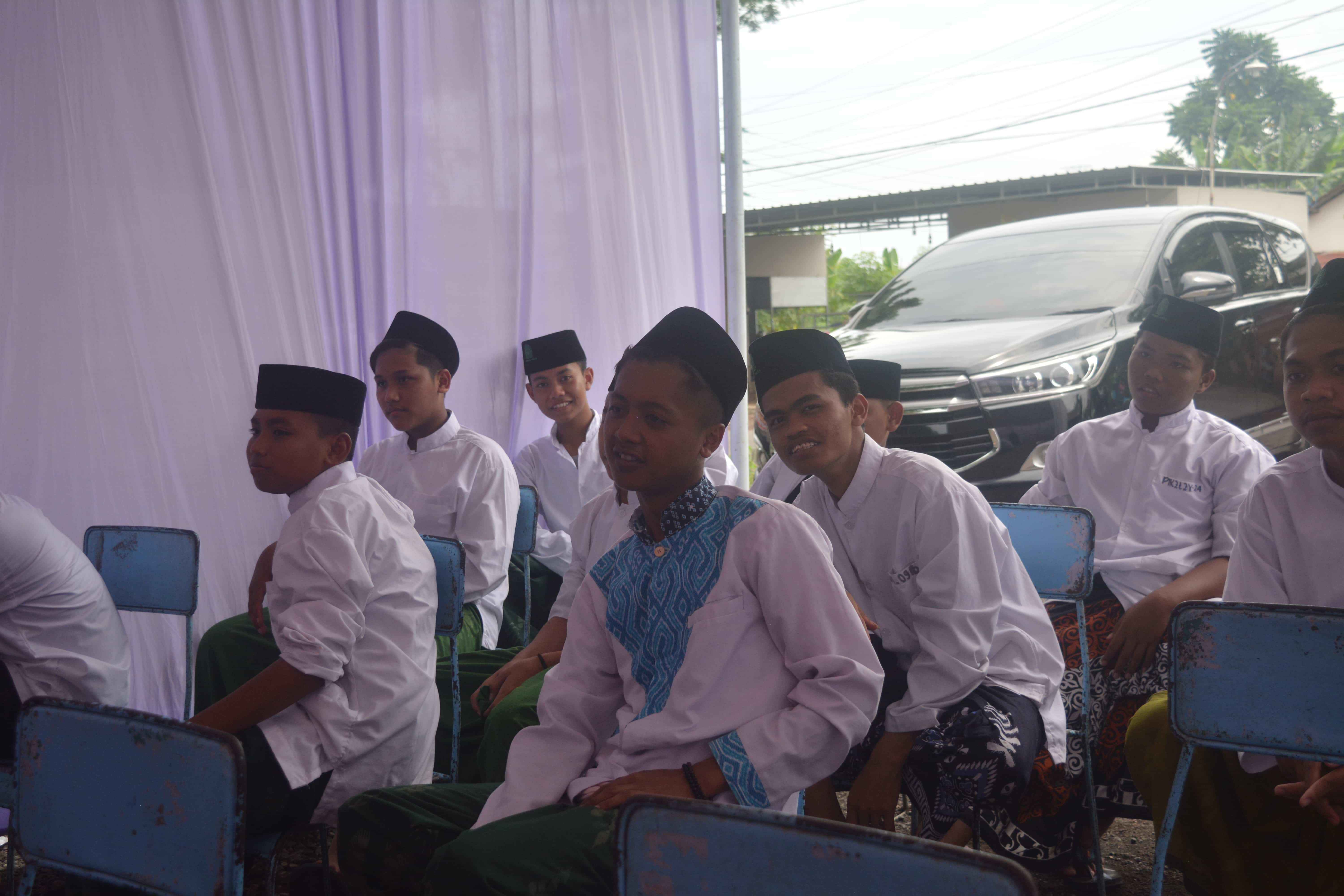 Santri Ponpes Nurul Wafa Dilatih Kesenian Hadrah Modern