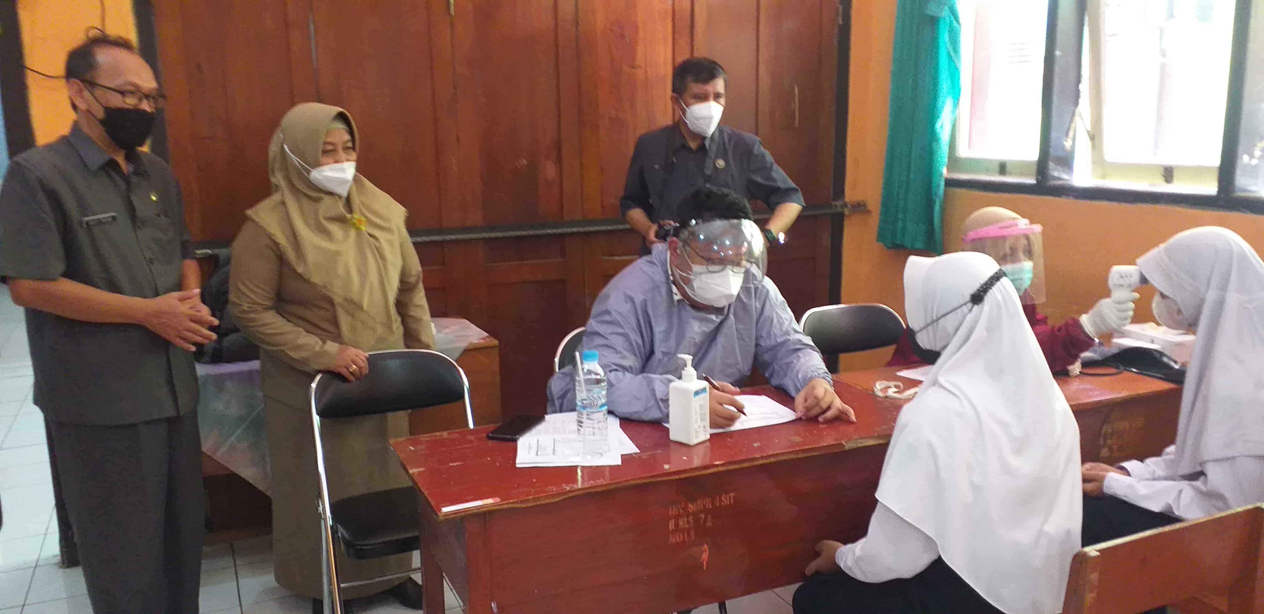 Siswa-Siswi SMPN 4 Situbondo Antusias Ikuti Vaksinasi di Sekolah