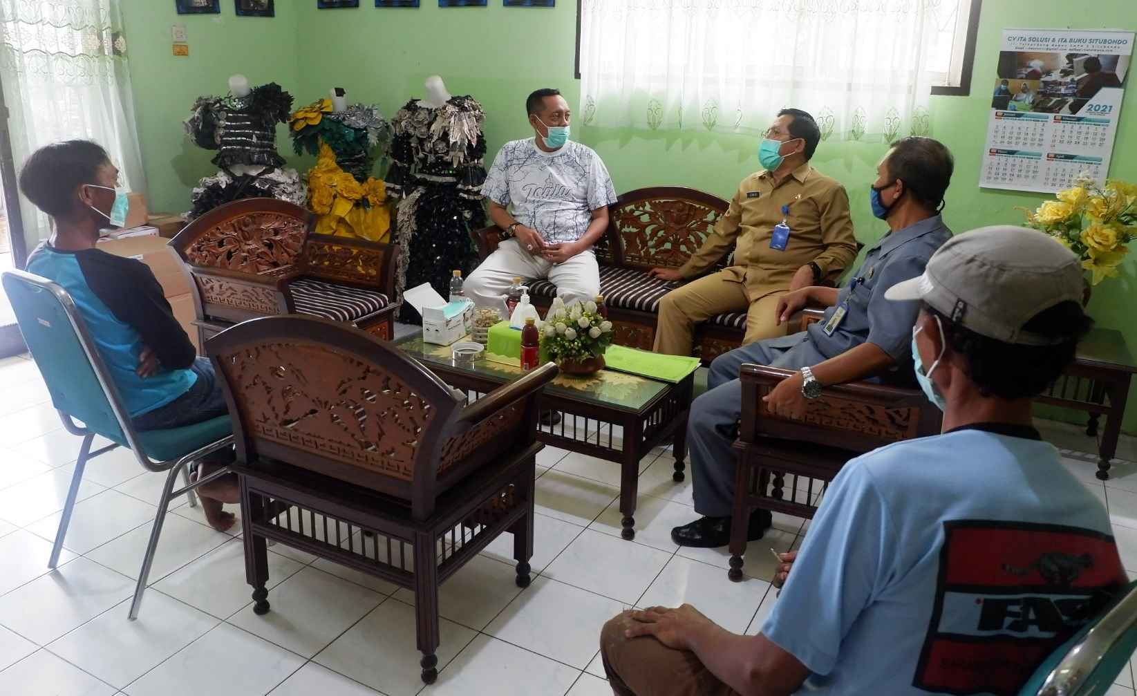 Wali Murid Datangi Sekolah Tolak PTM